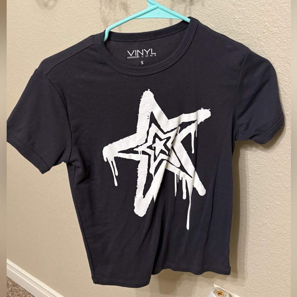 Vinyl Black Star Print Women's Short Sleeve Tee Size Small Worn Once